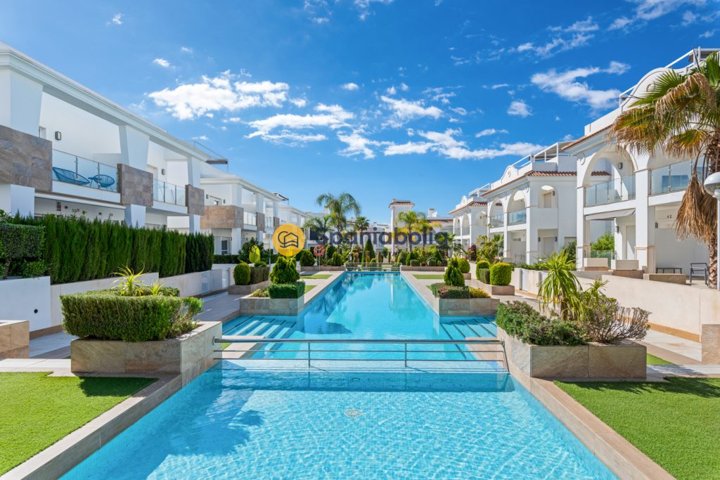 Stylish Penthouse Apartment with Huge Private Roof Terrace and Beautiful Views in the Popular Doña Pepa Area, Ciudad Quesada