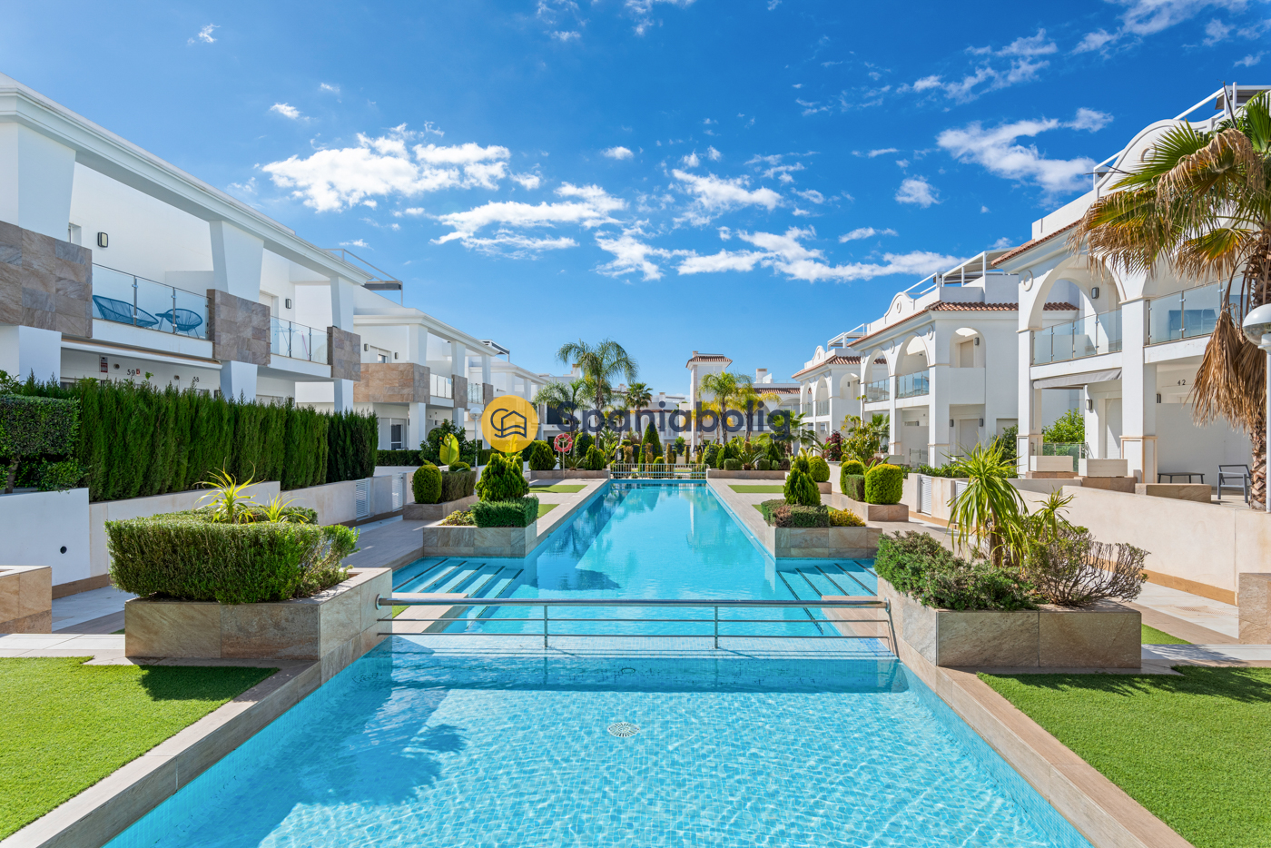 Stylish Penthouse Apartment with Huge Private Roof Terrace and Beautiful Views in the Popular Doña Pepa Area, Ciudad Quesada