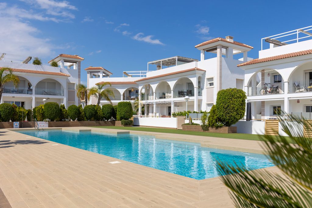 Ground-Floor Gem with Sun All Day, Two Bedrooms, Solar Panels and a Dream Pool – Your New Home in Ciudad Quesada!