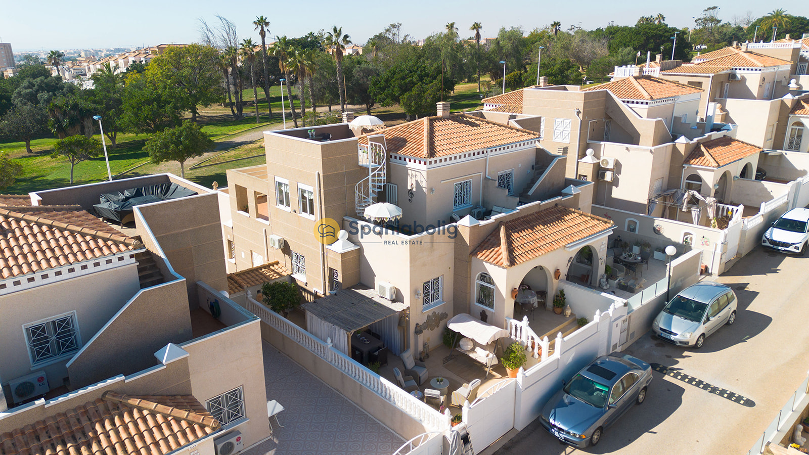 Lovely Quad House in Altos de Bahia, Manzana 3, with sea view from solarium, in Torrevieja