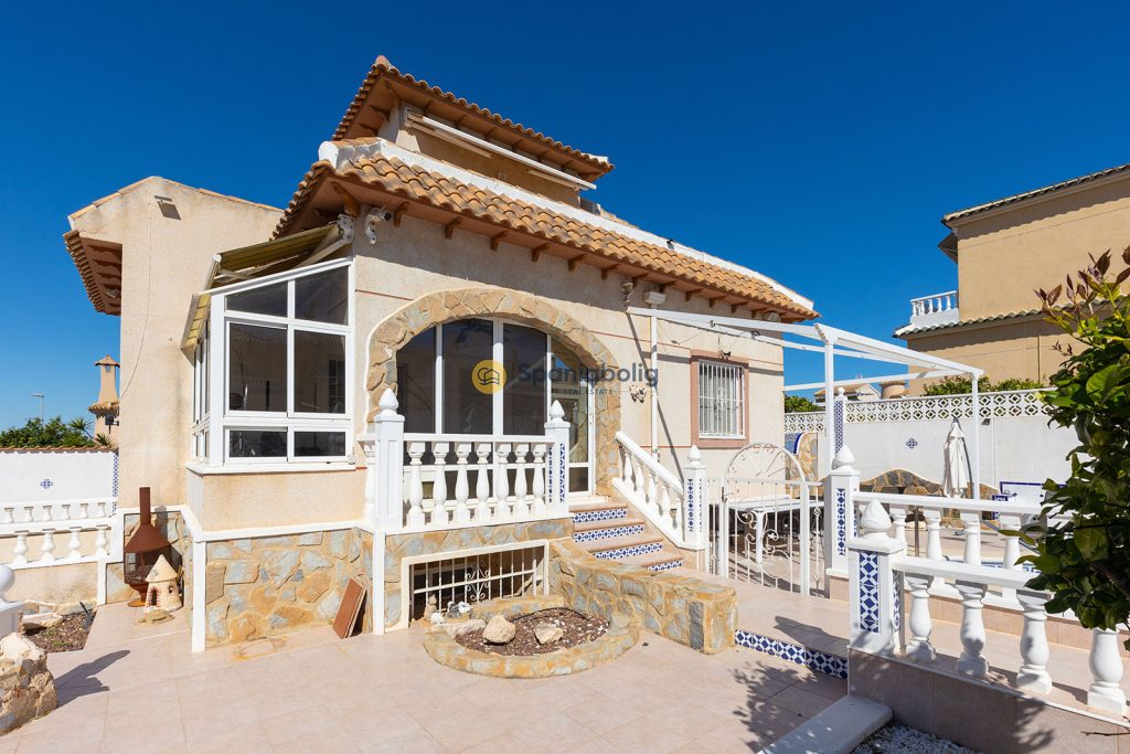 Excellent Value 4-Bedroom Villa with Private Pool – Close to the Norwegian School in Ciudad Quesada