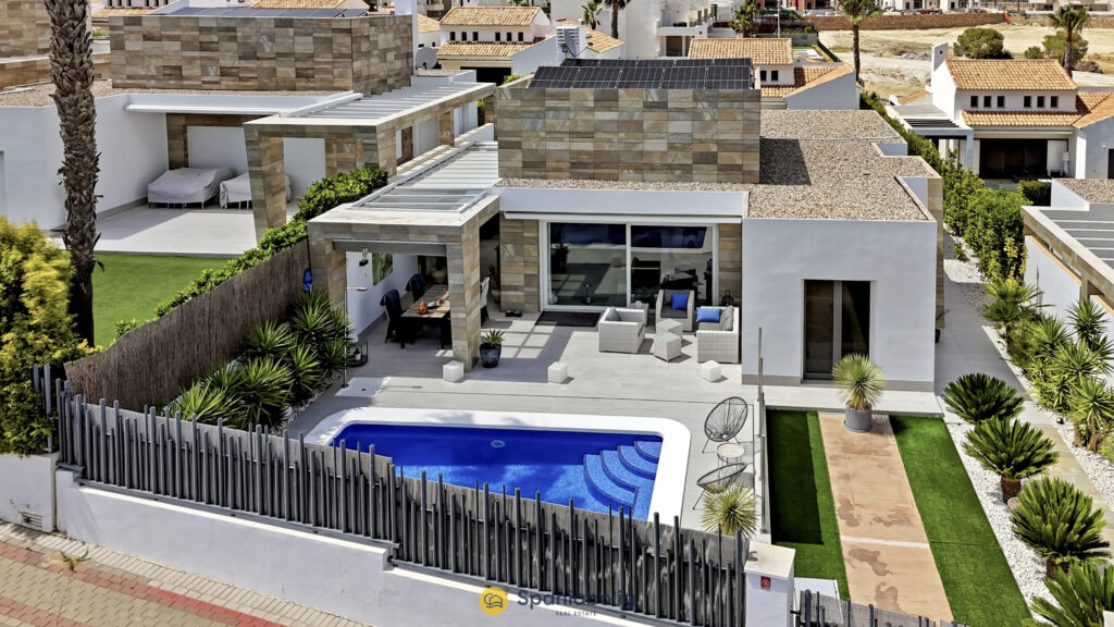 Lovely contemporary villa in the popular La Finca Golf area, Algorfa