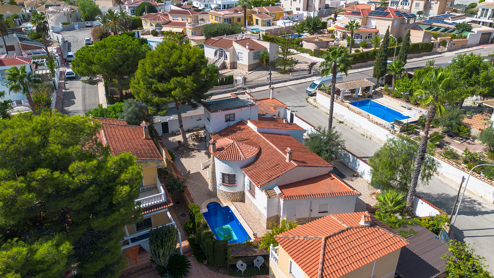 Spacious 5-Bedroom Corner Villa with Private Pool Close to the Centre of Ciudad Quesada
